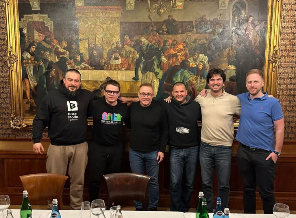 Od lewej: Jack Dąbrowski (Chief AI Officer, Synerise), Jarosław Królewski (CEO/Founder, Synerise), Mariano Gomide de Faria (Co-CEO Founder, VTEX), Eugeniusz Licznarowski (CBDO, Synerise), Geraldo Thomaz (Co-CEO/Founder, VTEX), Tomasz Podgórski (CFO, Synerise)