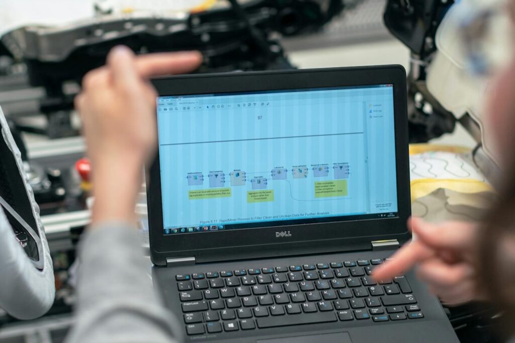 Przemysł w Polsce chce więcej AI, ale inwestuje mało