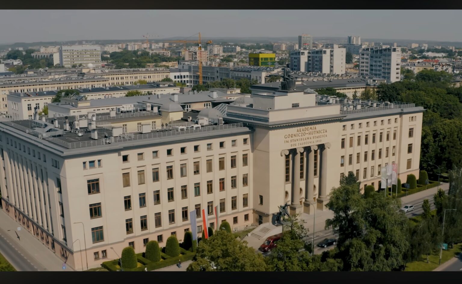 budynek gł&oacute;wny AGH, widok z drona